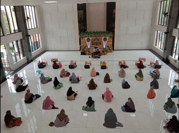 Peran Wanita Muslim Di Tengah Pandemi Covid-19