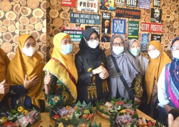 Kunjungi Sentra Produksi Jajanan Wanita LDII, Bupati Banyuwangi Ingatkan Fasilitas Pasar Takjil Ramadan