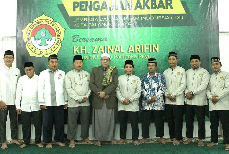 Mengisi Pengajian Akbar LDII, Ketua MUI Palangka Raya Terus Dukung Pembinaan Generasi Muda