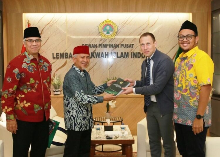 Ketum DPP LDII: Dunia Akui Islam Indonesia Damai, Politisasi Identitas Tidak Relevan di Pilpres 2024