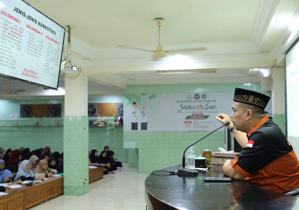 Kejari Nganjuk Berikan Penyuluhan Bahaya Narkoba untuk Santri Ponpes Al Ubaidah