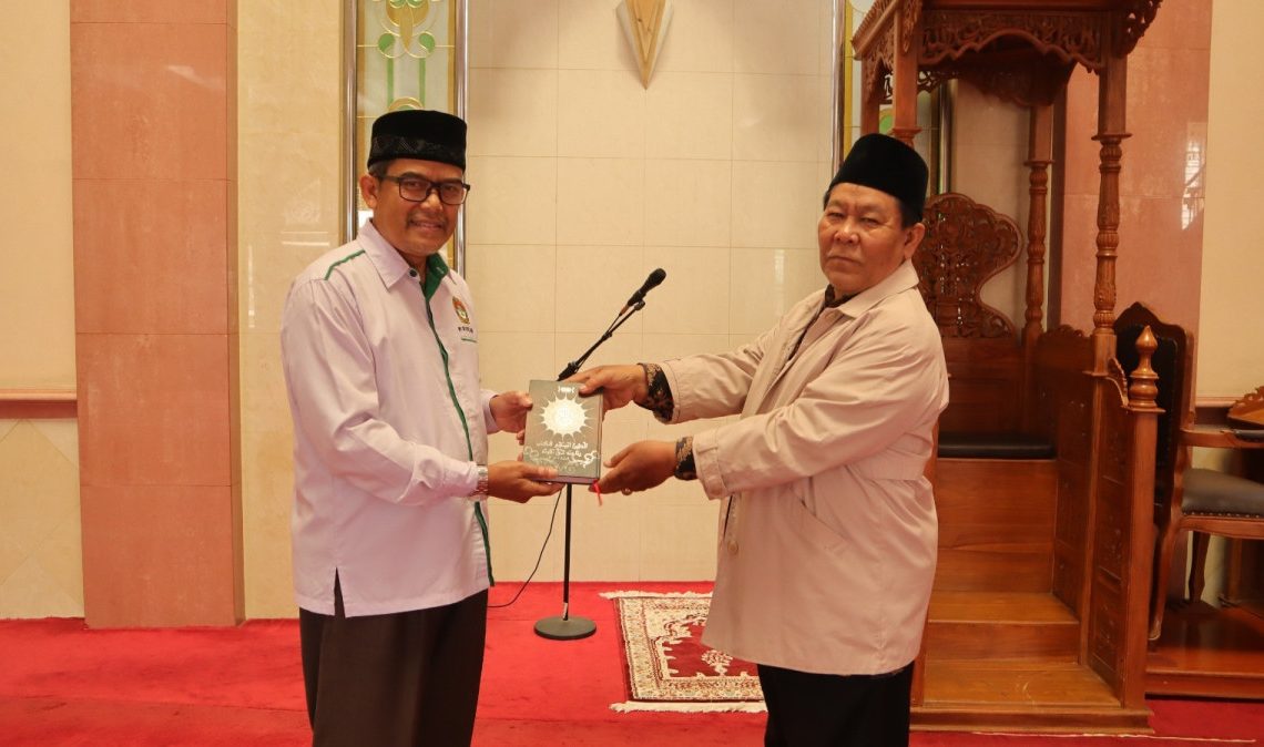 DPD LDII Kota Bandung Sumbangkan Mushaf Al Quran kepada MUI Sukajadi