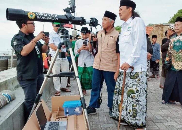 LDII Bangkalan Bergabung dengan Kemenag Pantau Hilal di Pantai Gebang