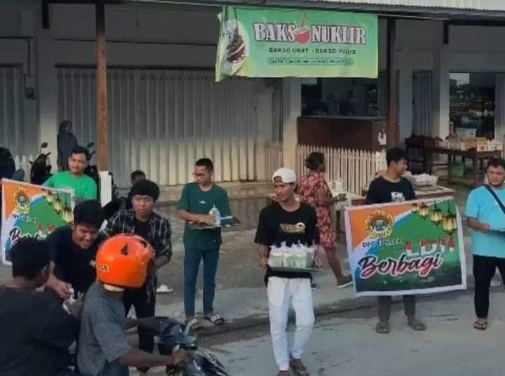 LDII Gandeng Remaja Masjid Nurul Iman Gelar Pembagian Takjil