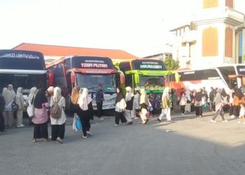 Pengurus dan Senkom Mitra Polri Kawal Mudik Lebaran 4.000 Santri Ponpes Gadingmangu