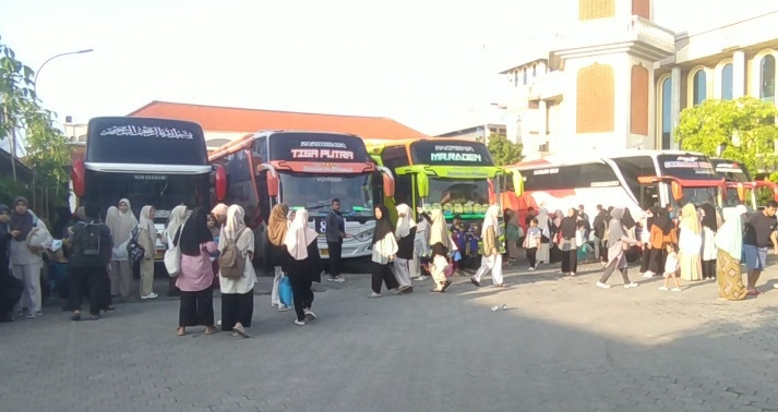 Pengurus dan Senkom Mitra Polri Kawal Mudik Lebaran 4.000 Santri Ponpes Gadingmangu