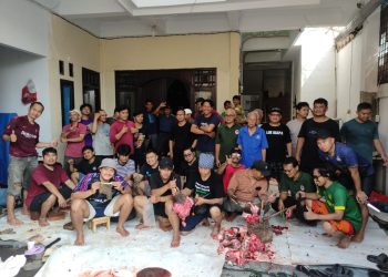 LDII Jatimulya Tebar Kurban ke Warga Sekitar