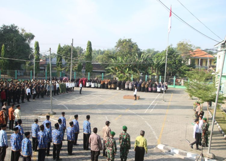 Ponpes Milenium Alfiena Gelar Upacara Peningkatan Hari Lahir Pancasila