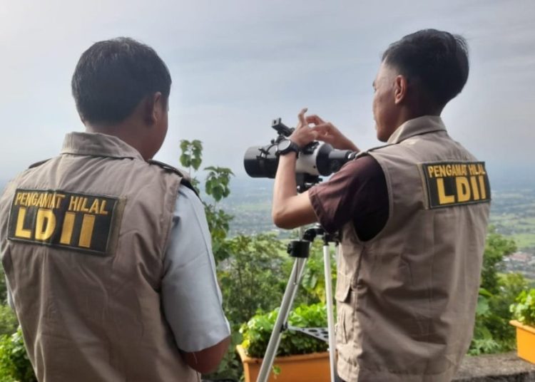 Para Pemburu Bulan Muda