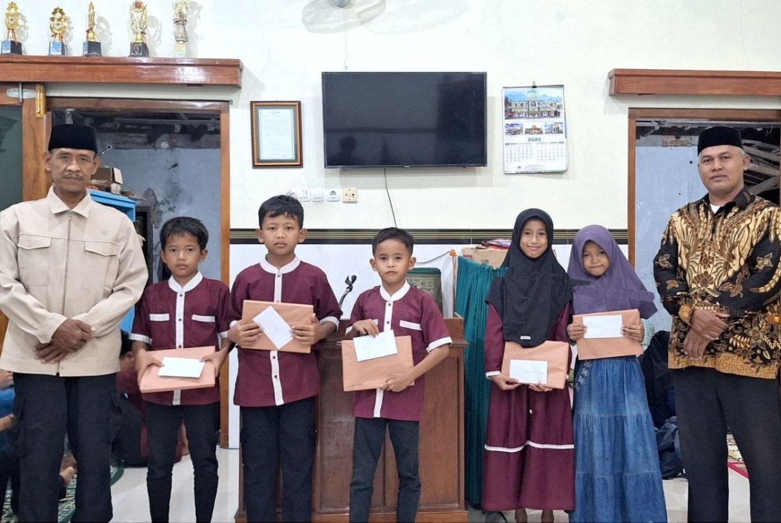 LDII Troketon Gelar Malam Penganugerahaan Santri Berprestasi