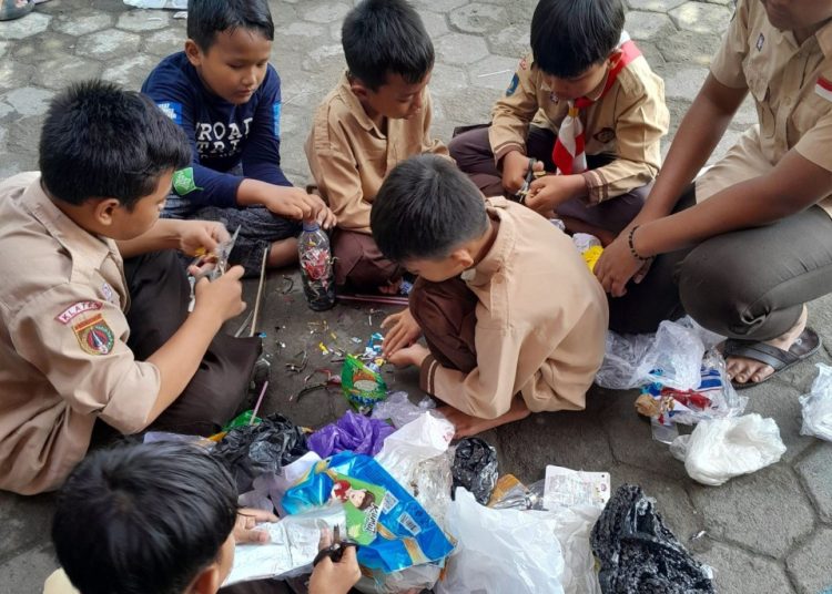 LDII Selomartani Sleman Atasi Darurat Sampah DIY melalui Pelatihan Ecobrick