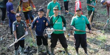 LDII Kota Cimahi dan Satgas Sektor 21 Citarum Harum Bersinergi dalam Aksi Bersih-Bersih Sungai