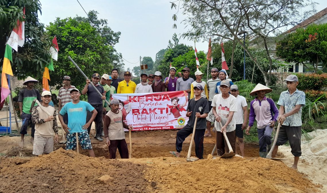 Pupuk Semangat Gotong-Royong di Kalangan Generasi Muda, PAC Sumber Agung Gelar Kerja Bakti