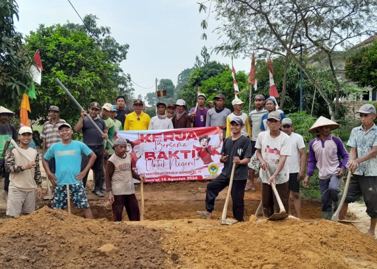 Pupuk Semangat Gotong-Royong di Kalangan Generasi Muda, PAC Sumber Agung Gelar Kerja Bakti