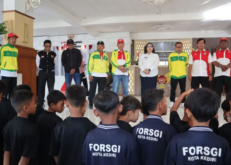 Lepas Kontingen FORSGI Kota Kediri, PJ Wali Kota Dorong Atlet Raih Juara Tingkat Nasional