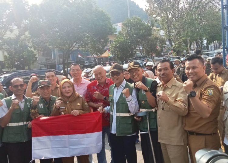 FKUB dan Wali Kota Bandarlampung Bagikan Ribuan Bendera Merah Putih