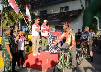 Ponpes Al Ubaidah Meriahkan HUT RI dengan Gowes Kemerdekaan