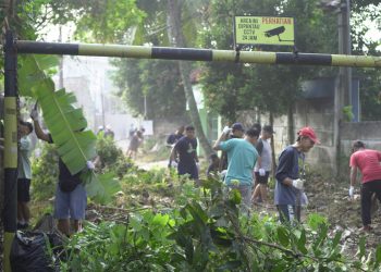 PAC LDII Jurang Mangu Barat Bersama Ponpes Manba’ul Ulum Helat Kerja Bakti Lingkungan