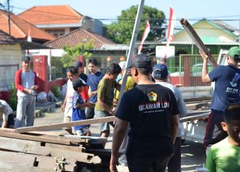 Sambut HUT RI, PC LDII Gunung Anyar Helat Kerja Bakti Lingkungan