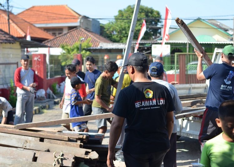 Sambut HUT RI, PC LDII Gunung Anyar Helat Kerja Bakti Lingkungan