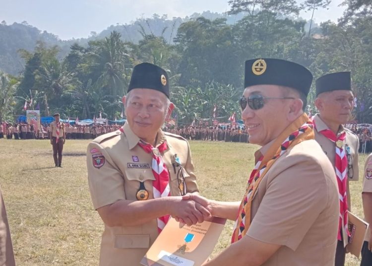 Mabisakocab SPN Tanggamus Terima Lencana Pancawarsa dari Kamabicab Tanggamus