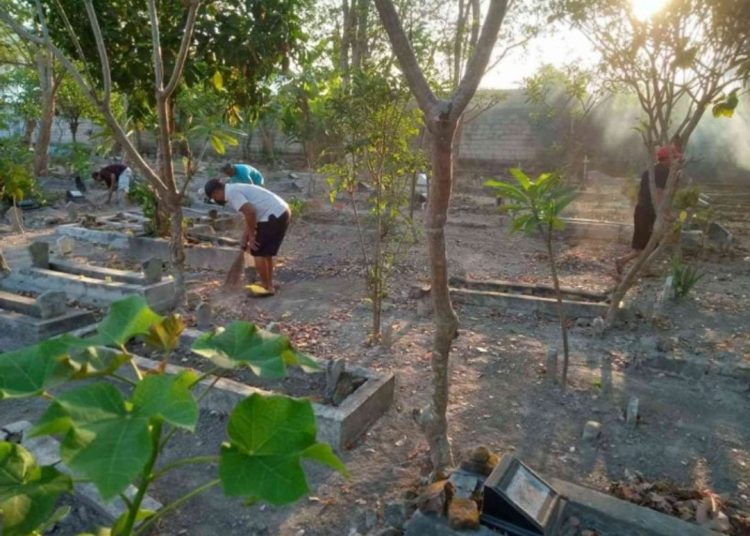 Jaga Kebersihan Lingkungan, Warga Dusun Kupang dan LDII Gelar Kerja Bakti Rutin