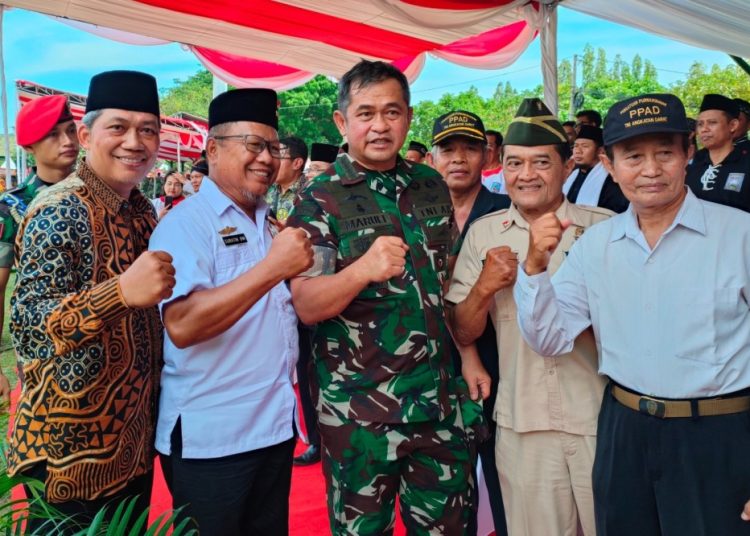 Pengurus Ponpes Wali Barokah Hadiri Upacara TNI Manunggal Membangun Desa