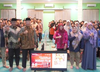 KPU Kota Kediri Gelar Nobar di Ponpes Wali Barokah, Sosialisasikan Pilkada 2024 Aman dan Damai