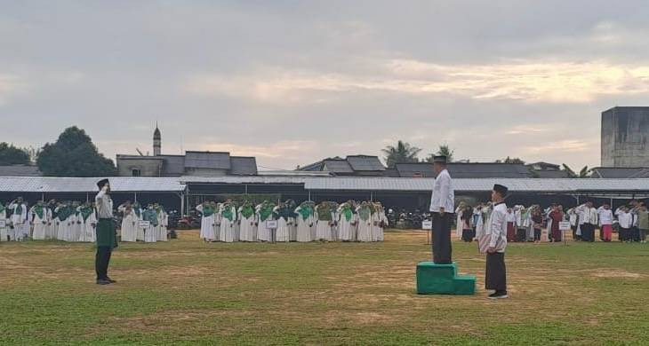 Ponpes Arroyyan Pangkalpinang Pimpin Upacara Peringatan Hari Santri