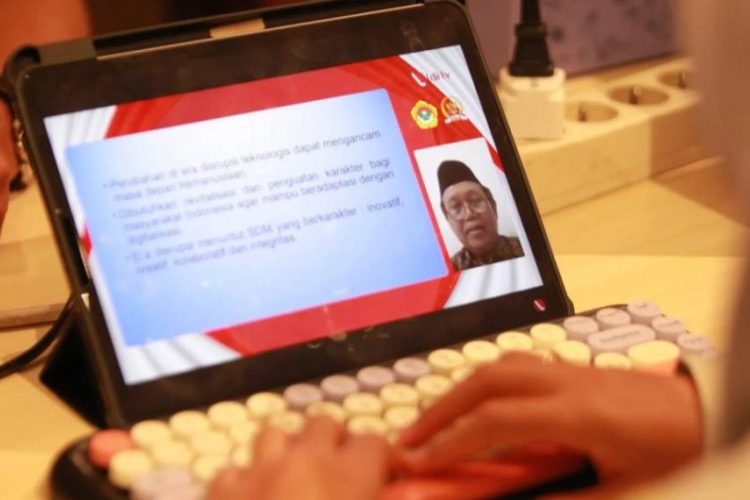 Guru Besar Undip Beri Solusi Alternatif Tolak Era Disrupsi Melalui Pendidikan Berkarakter Pancasila