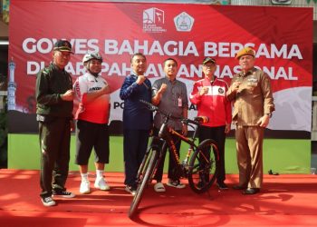 Peringati Hari Pahlawan, Ponpes Wali Barokah Gelar ‘Gowes Bahagia Bersama’