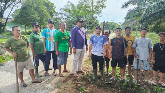 Senkom Mitra Polri dan PC LDII Pulo Rakyat Gelar Gotong Royong
