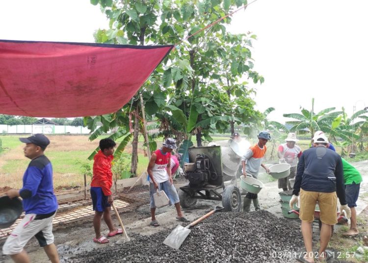 LDII Troketon Bersama Warga Gelar Kerja Bakti Bersihkan Got dan Bangun Jembatan