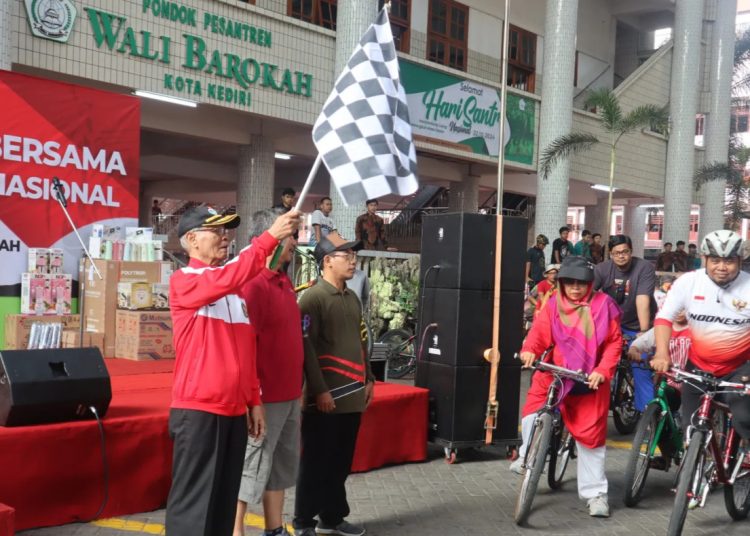 Ponpes Wali Barokah Gelar Gowes Bahagia Peringati Hari Pahlawan