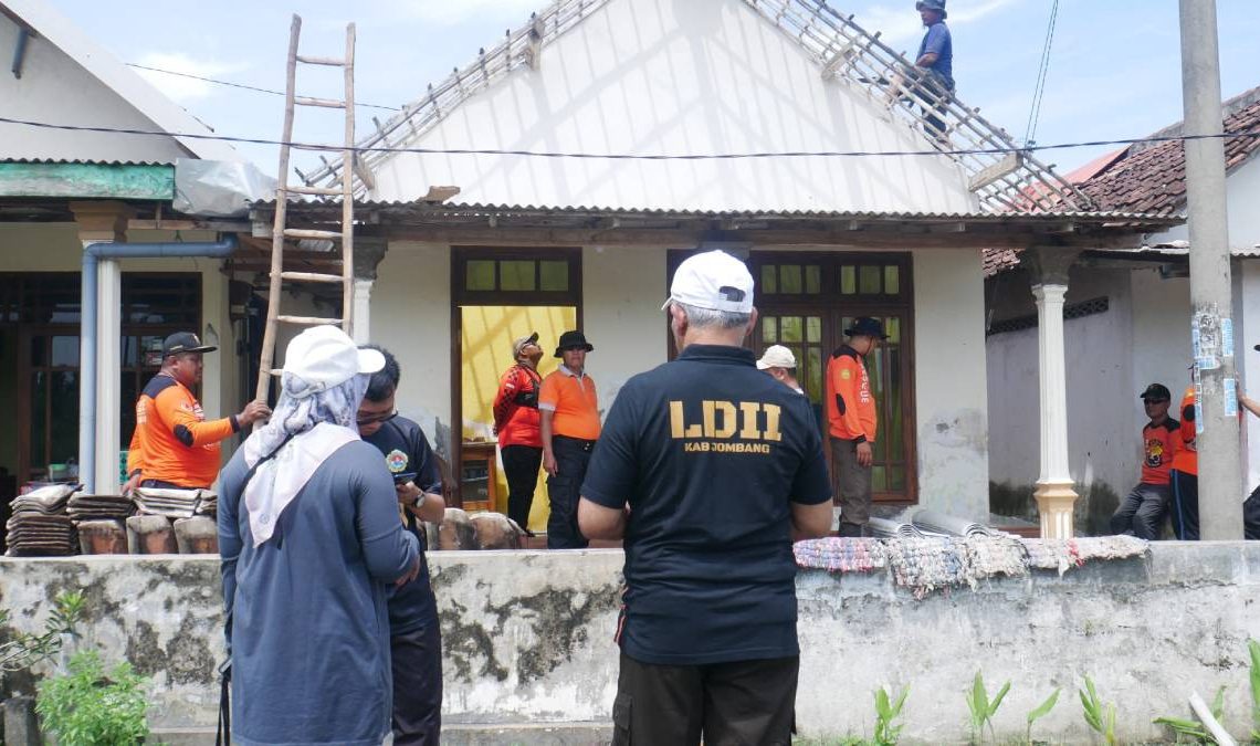 Ponpes Gadingmangu, LDII Jombang, dan Senkom Salurkan Bantuan untuk Korban Puting Beliung