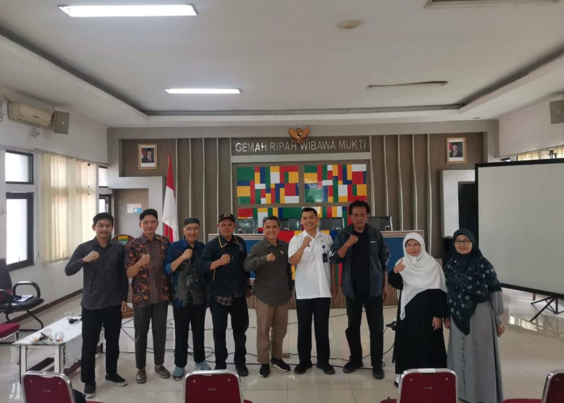 LDII dan Pemerintah Kecamatan Panyileukan Dorong Ekonomi Warga dengan Beternak Ayam Perkotaan