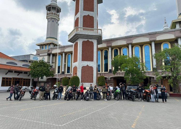 Peduli Pendidikan Agama, Penggemar Harley Davidson Jakarta Kunjungi Pondok Pesantren Gadingmangu