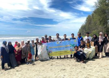 Jaga Kelestarian Lingkungan Pesisir, LDII Kuala Helat Aksi Bersih Pantai