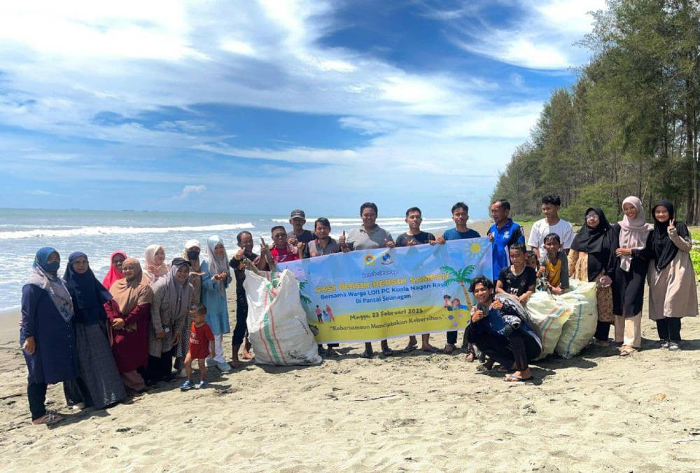 Jaga Kelestarian Lingkungan Pesisir, LDII Kuala Helat Aksi Bersih Pantai