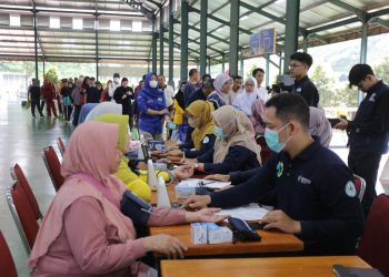 Puskesmas Cipayung Gandeng Ponpes Minhaajurrosyidiin Gelar Pemeriksaan Kebugaran Jamaah Haji