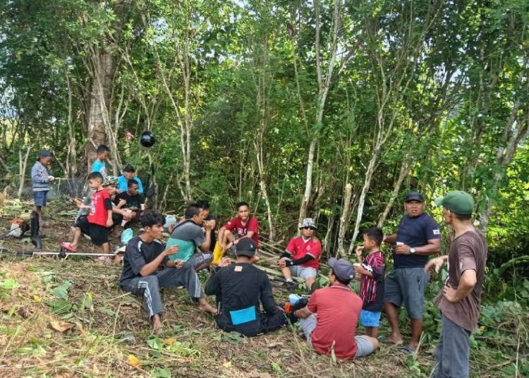 Warga LDII Distrik Manokwari Gotong-Royong Persiapkan Lahan untuk Bangun Masjid