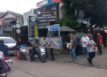 PAC LDII Bintara Jaya Gandeng Polsek Bekasi Barat Berbagi Takjil di Bulan Ramadan
