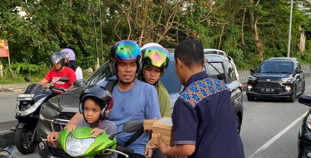 Semarak Ramadan, LDII Belimbing Bontang Bagikan Ratusan Takjil