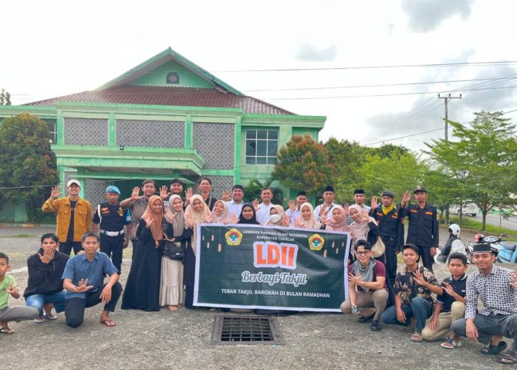 DPD LDII Kabupaten Takalar Berbagi Takjil untuk Warga