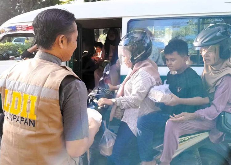 Semarakkan Ramadan, LDII Balikpapan Bagikan Ribuan Takjil