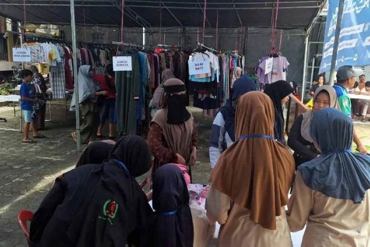Manfaatkan Berkah Ramadan, LDII Damai Baru Adakan Bazar Baju Barokah