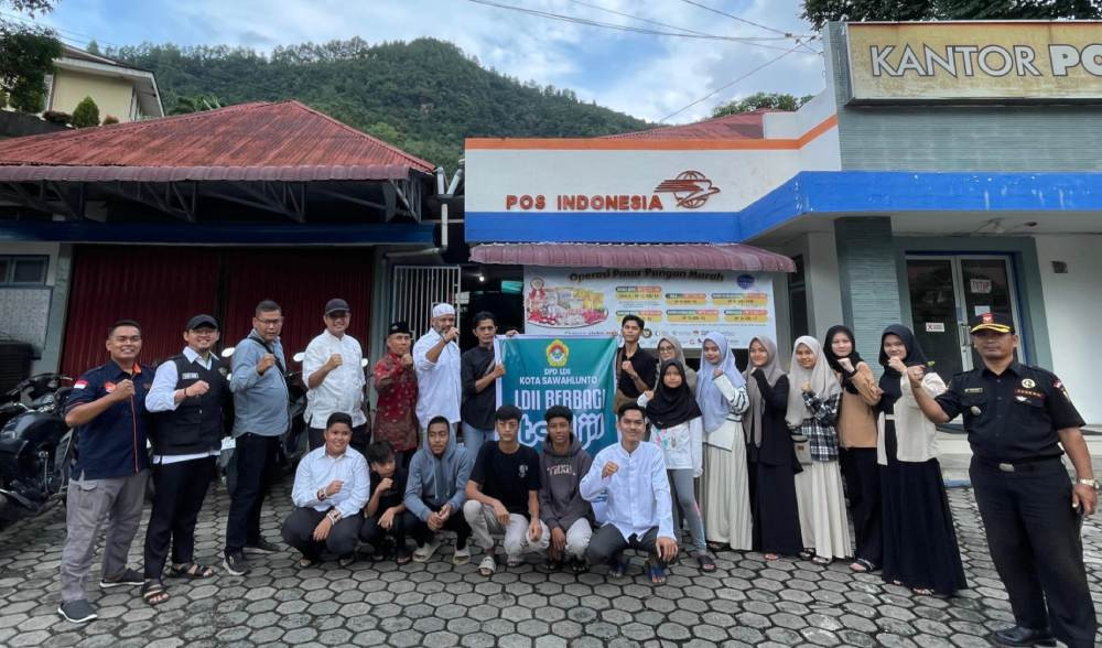 Libatkan Generasi Muda, LDII Sawahlunto Berbagi Takjil Ramadan