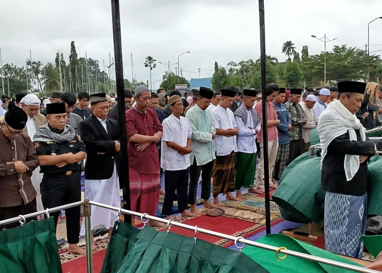 Ribuan Warga LDII Jambi Salat Idul Fitri di Bandara Sultan Thaha Lama