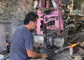 Puluhan Tahun Warga LDII Lestarikan Tradisi Pandai Besi di Majene
