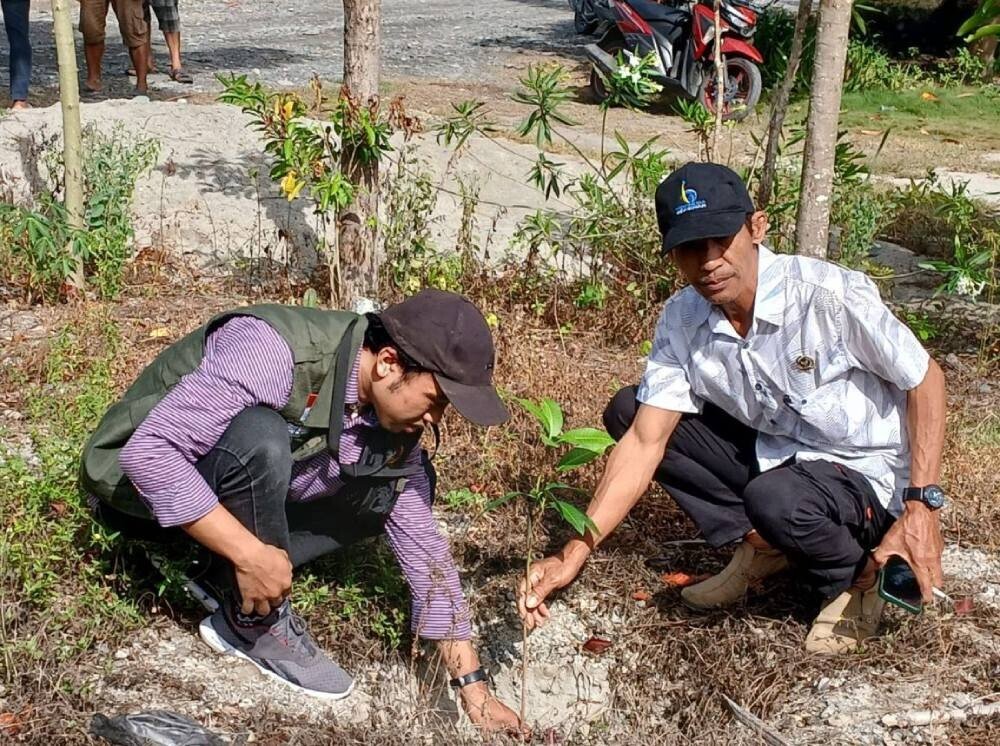 Peduli Lingkungan dan Ekonomi, LDII Sigi Bagikan Bibit Mangga